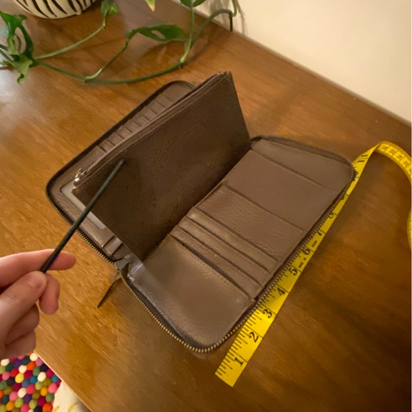 Brown zipper closure wallet - vegan leather - Picture 4 of 5